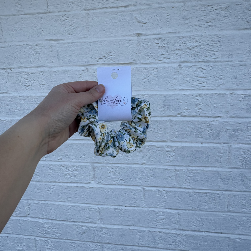 Scrunchie Blue Yellow Country Floral