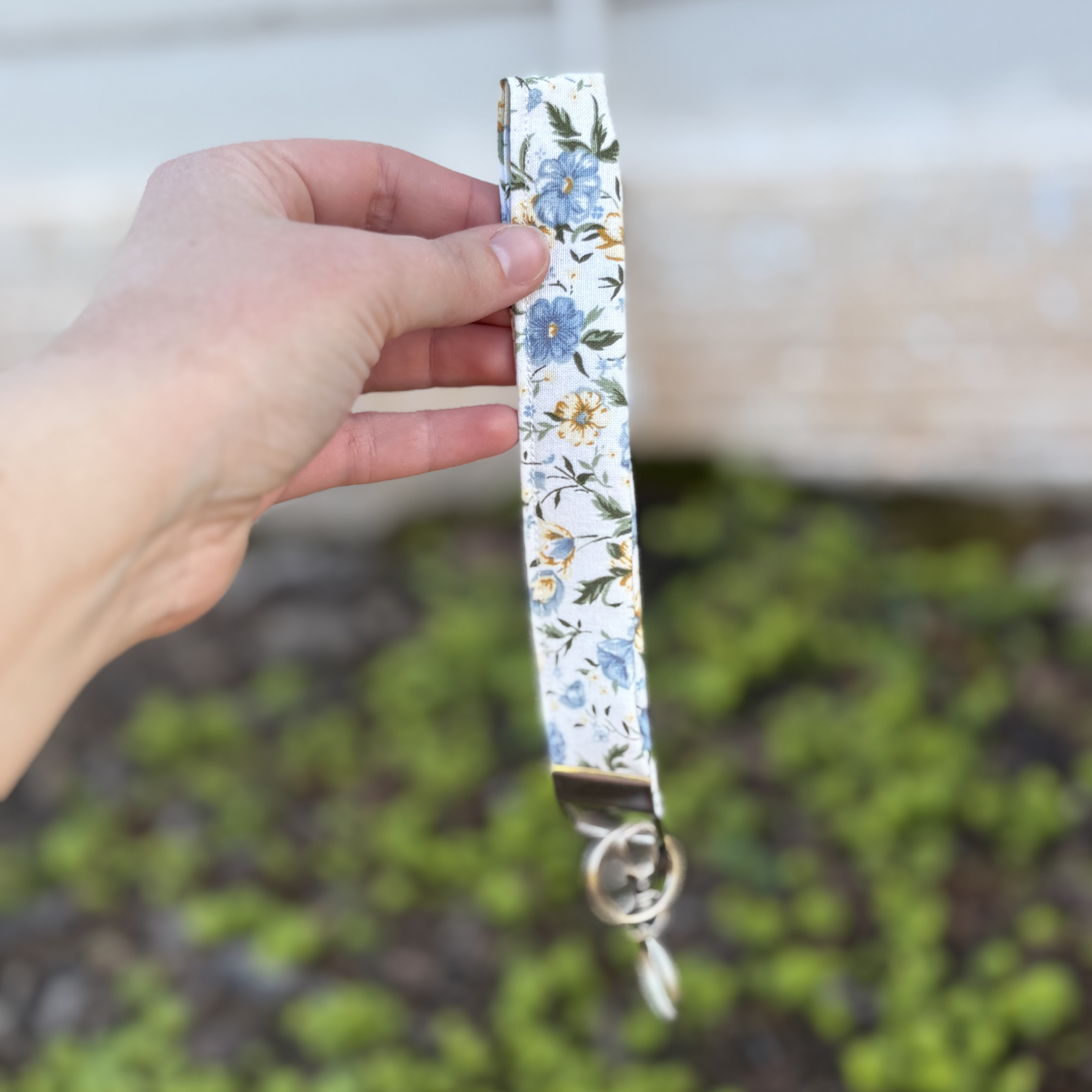 Keychain Blue Yellow Country Floral