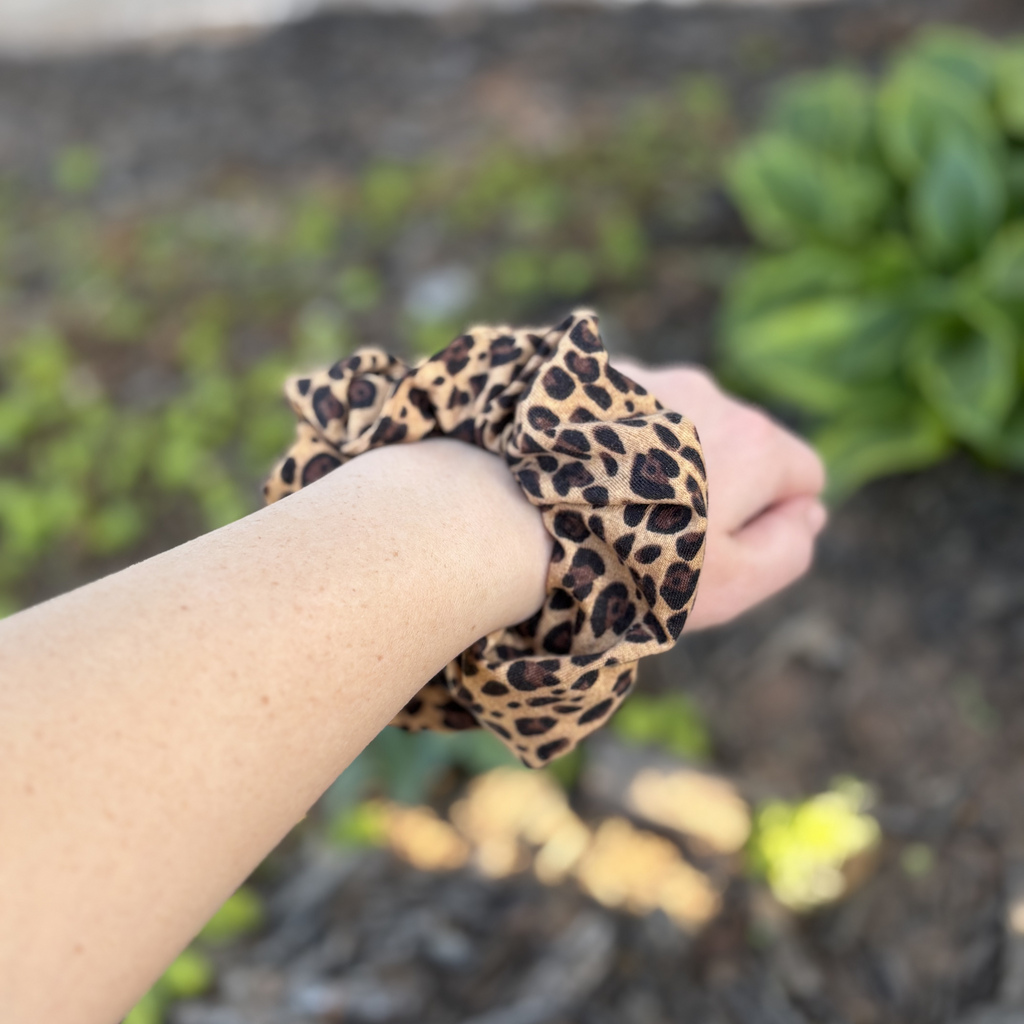 Scrunchie Cheetah Knit