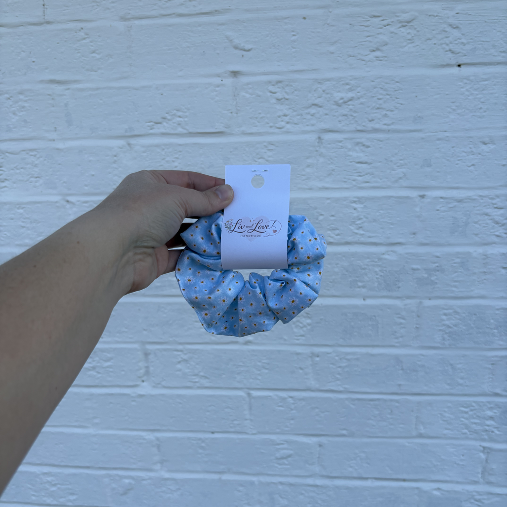 Scrunchie Blue and White Daisy