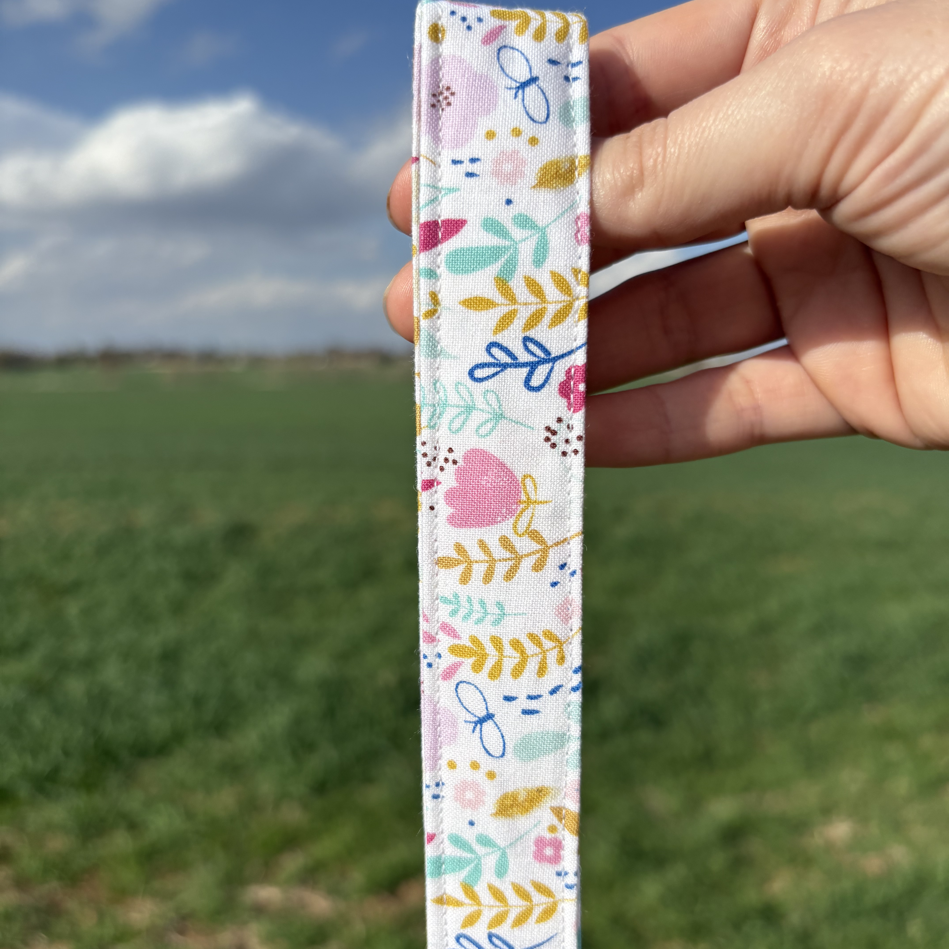 Keychain White with Yellow Floral